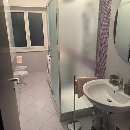 Alexander's Close To Metro A Rom