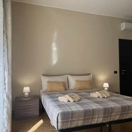 Alexander's Close To Metro A 아파트