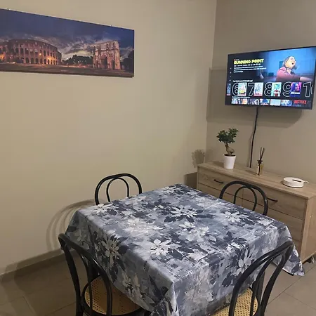 Alexander's Close To Metro A