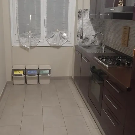 Alexander's Close To Metro A Rom