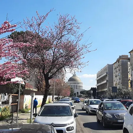 Alexander's Close To Metro A * Rom