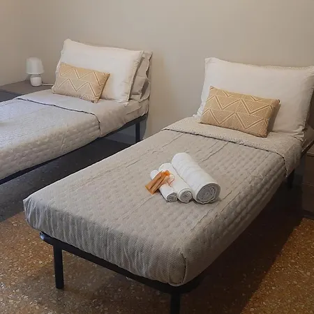 Apartment Alexander's Close To Metro A *