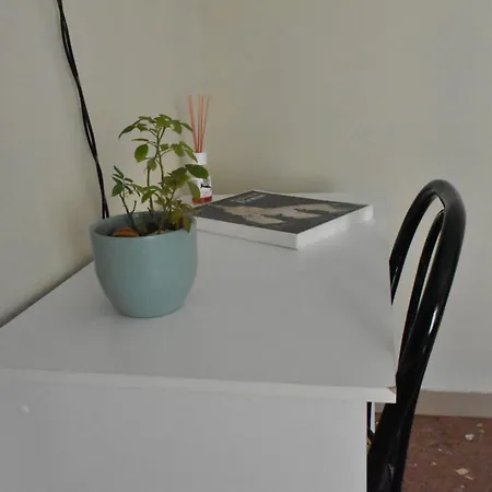 Apartment Alexander's Close To Metro A *