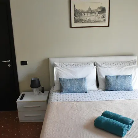 Apartment Alexander's Close To Metro A